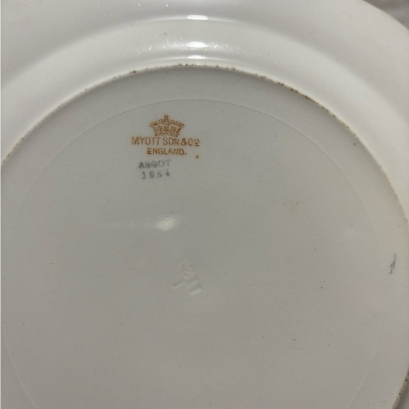 Vintage Floral Patterned Ceramic Dinner Plates- set of 2 - Picture 4 of 4